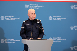 Konferencja prasowa dotycząca programu modernizacji służb mundurowych. Na zdjęciu Komendant Główny Policji.