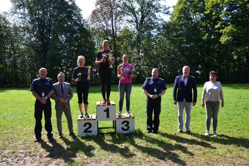 Policjantki na podium zawodów.