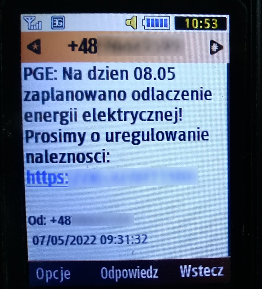 Widok ekranu z sms-em od oszustów