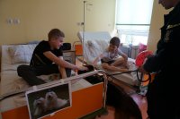 Policjanci z wizytą w szpitalu