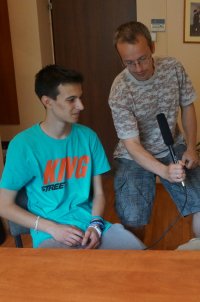 gimnazjalista przygotowujący się do wywiadu