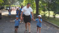 policjant na spotkaniu z dziećmi