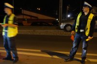 Policjanci kontrolują kierujących podczas akcji "Dyskoteka"
