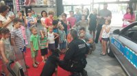 Spotkanie policjantów z młodzieżą i dziećmi w ramach akcji „Wróć bezpiecznie do szkoły”