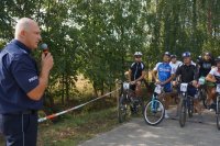 Inauguracja I Przełajowego Rajdu Rowerowego Policjantów przez I Zastępcę KMP w Bielsku-Białej nadkom. Krzysztofa Czaję