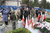 złożenie kwiatów w miejscach pamięci