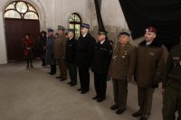 złożenie kwiatów w miejscach pamięci