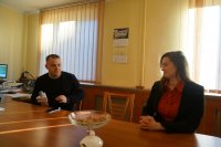 Przedstawiciele Radia Bielsko z wizytą w komendzie
