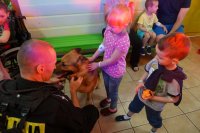 Policjanci spotkali się z małymi pacjentami