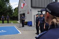 na zdjęciu komendant bielskiej komendy podczas przemówienia