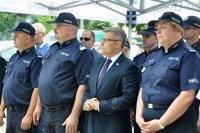 na zdjęciu przedstawiciele kierownictwa śląskiej policji, wojewoda śląski, przedstawicielka z komendy głównej oraz goście biorący udział w uroczystości