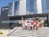 Uczniowie ZSP w Jankowicach przed Komendą Miejską Policji w Bielsku-Białej.