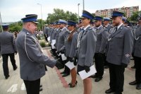Policjanci podczas wręczania aktów mianowania na wyższe stopnie.