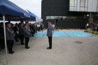 Dowódcza uroczystości składa meldunek o zakończeniu apelu.