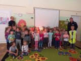 Policjantki na wspólnym zdjęciu z dziećmi.