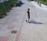 Wizerunek podejrzewanego o kradzież mężczyzny.