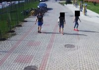 Wizerunek podejrzewanego o kradzież mężczyzny.