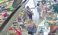 Wizerunek podejrzewanej o kradzież kobiety zarejestrowanej przez kamerę przemysłową.