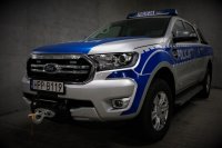 Oznakowany radiowóz policyjny Ford Ranger