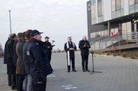 Policyjni kapelani prowadzą modlitwę.
