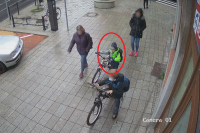 Wizerunek małoletniego rowerzysty, który potrącił pieszą.