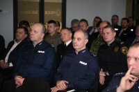 Komendant Miejski Policji w Jaworznie mł. insp. Krzysztof Gałuszka podczas odprawy rocznej w bielskiej komendzie.