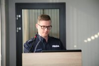 Naczelnik Wydziału Kryminalnego KMP w Bielsku-Białej kom. Przemysław Żurat referuje pracę wydziału kryminalnego w 2019 roku.