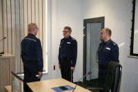 Złożenie meldunku Zastępcy Komendanta Wojewódzkiego Policji w Katowicach podczas odprawy rocznej w bielskiej komendzie.