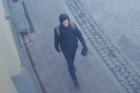 Wizerunek podejrzewanego o napaść na kobietę mężczyzny poszukiwanego przez Policję.