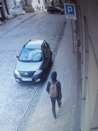 Wizerunek podejrzewanego o napaść na kobietę mężczyzny poszukiwanego przez Policję.