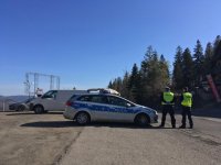 Policjanci z ruchu drogowego podczas służby w czasie świątecznego weekendu.