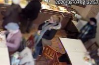 Wizerunek poszukiwanej osoby przez Policję w związku z kradzieżą