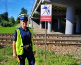 Policjantka podczas prowadzenia działań.