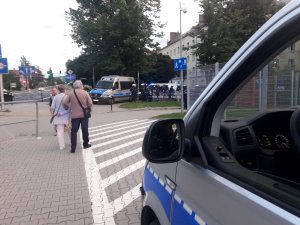 policjanci podczas zabezpieczenia meczu