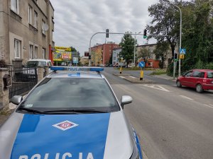 policjanci podczas czynności służbowych