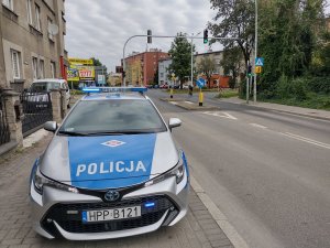 policjanci podczas czynności służbowych