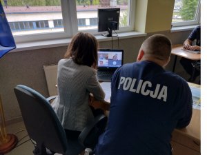 policjanci podczas spotkania