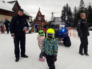 Policjanci podczas działań na stoku