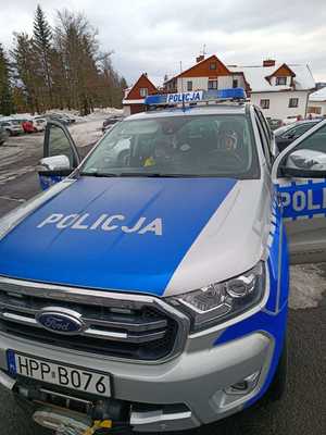 Policjanci podczas działań na stoku