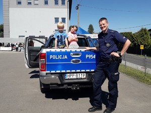 Policjanci na pikniku rodzinnym