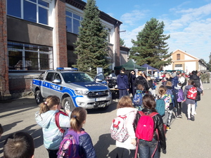 policjanci na dniu otwartym bielskiej jednostki wojskowej