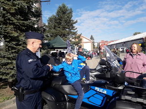 policjanci na dniu otwartym bielskiej jednostki wojskowej