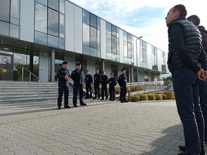 policjanci podczas czynności służbowych - ćwiczenia Egida 22