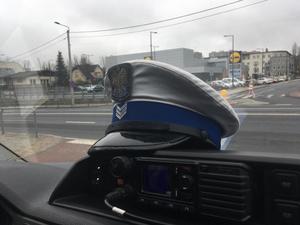 policjanci podczas czynności służbowych