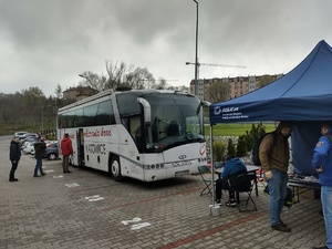 Policjanci podczas akcji krwiodawstwa