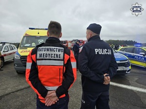 na zdjęciu policjant i ratownik medyczny